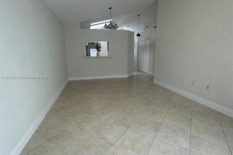 Villa ou maison à louer à Miami, Floride: 4 chambres, 131.64 m2 № 1974681 - photo 13