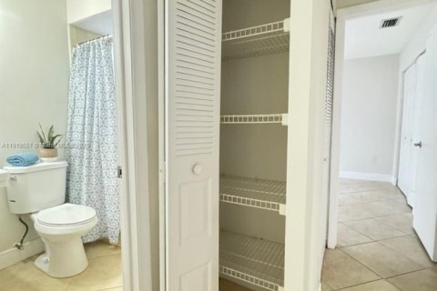 Villa ou maison à louer à Miami, Floride: 4 chambres, 131.64 m2 № 1974681 - photo 23