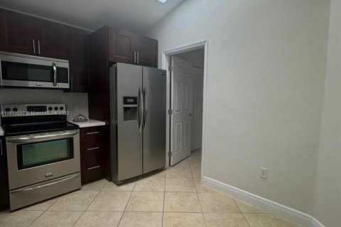 Villa ou maison à louer à Miami, Floride: 4 chambres, 131.64 m2 № 1974681 - photo 5