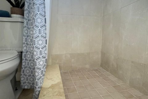 Villa ou maison à louer à Miami, Floride: 4 chambres, 131.64 m2 № 1974681 - photo 18