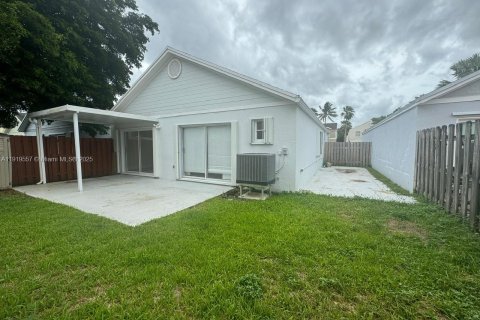 Villa ou maison à louer à Miami, Floride: 4 chambres, 131.64 m2 № 1974681 - photo 6