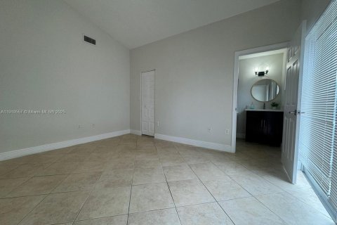 Villa ou maison à louer à Miami, Floride: 4 chambres, 131.64 m2 № 1974681 - photo 14