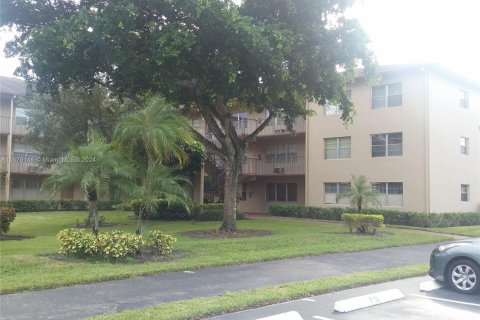 Condominio en venta en Pembroke Pines, Florida, 1 dormitorio, 75.34 m2 № 1702093 - foto 1