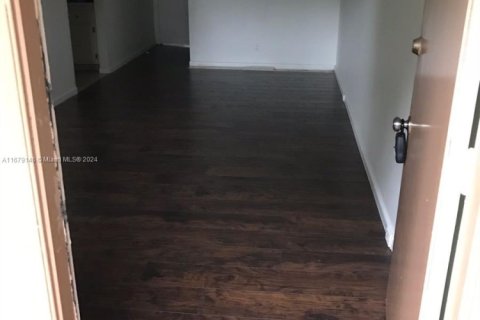 Condominio en venta en Pembroke Pines, Florida, 1 dormitorio, 75.34 m2 № 1702093 - foto 2