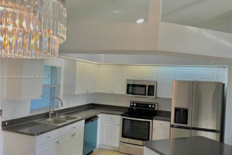 Villa ou maison à louer à Lehigh Acres, Floride: 4 chambres, 159.05 m2 № 1929630 - photo 10