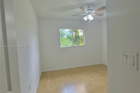 Villa ou maison à louer à Lehigh Acres, Floride: 4 chambres, 159.05 m2 № 1929630 - photo 25
