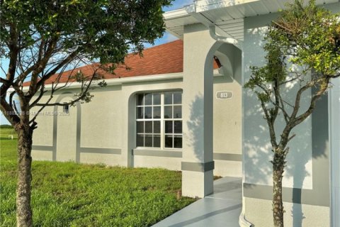 Villa ou maison à louer à Lehigh Acres, Floride: 4 chambres, 159.05 m2 № 1929630 - photo 3