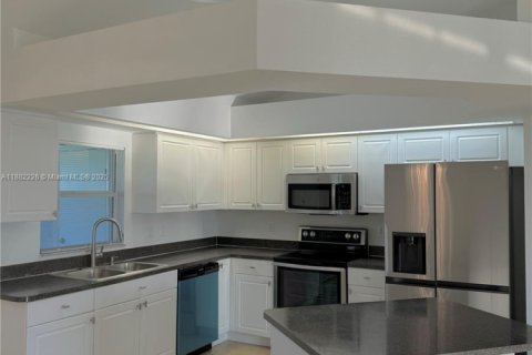 Villa ou maison à louer à Lehigh Acres, Floride: 4 chambres, 159.05 m2 № 1929630 - photo 9