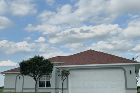 Villa ou maison à louer à Lehigh Acres, Floride: 4 chambres, 159.05 m2 № 1929630 - photo 2