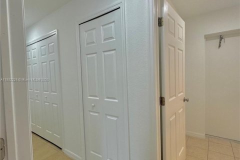 Villa ou maison à louer à Lehigh Acres, Floride: 4 chambres, 159.05 m2 № 1929630 - photo 5