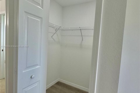 Villa ou maison à louer à Lehigh Acres, Floride: 4 chambres, 159.05 m2 № 1929630 - photo 17