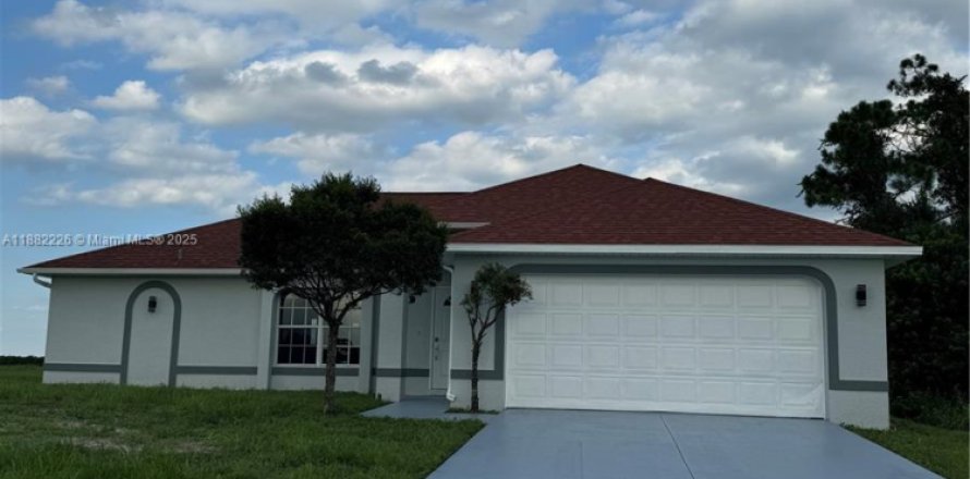 Villa ou maison à Lehigh Acres, Floride 4 chambres, 159.05 m2 № 1929630