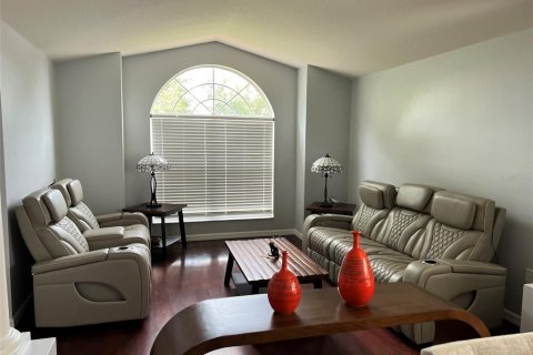 House in Kissimmee, Florida 4 bedrooms, 204.2 sq.m. № 1906135 - photo 4