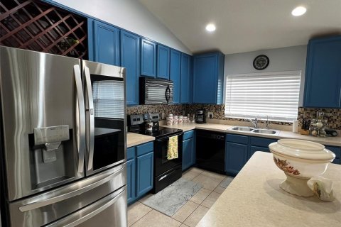 House in Kissimmee, Florida 4 bedrooms, 204.2 sq.m. № 1906135 - photo 6