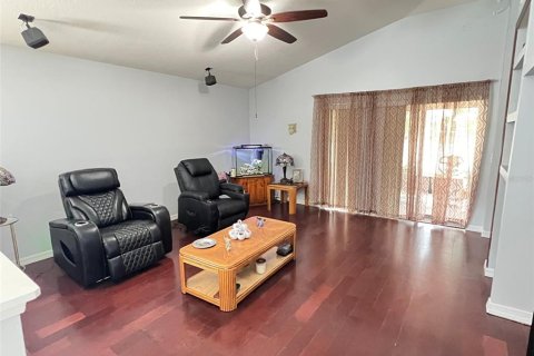 House in Kissimmee, Florida 4 bedrooms, 204.2 sq.m. № 1906135 - photo 9