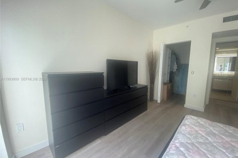 Condominio en alquiler en Miami, Florida, 1 dormitorio, 77.29 m2 № 2055502 - foto 6