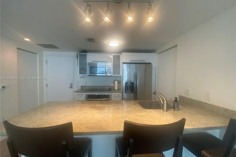 Condominio en alquiler en Miami, Florida, 1 dormitorio, 77.29 m2 № 2055502 - foto 4