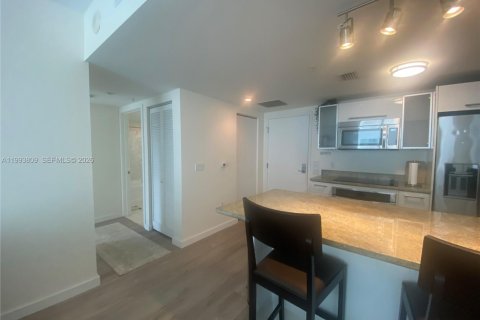 Condominio en alquiler en Miami, Florida, 1 dormitorio, 77.29 m2 № 2055502 - foto 3