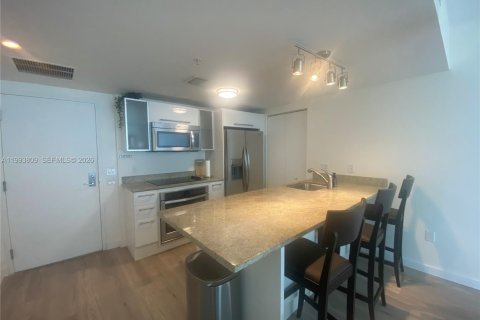 Condominio en alquiler en Miami, Florida, 1 dormitorio, 77.29 m2 № 2055502 - foto 2
