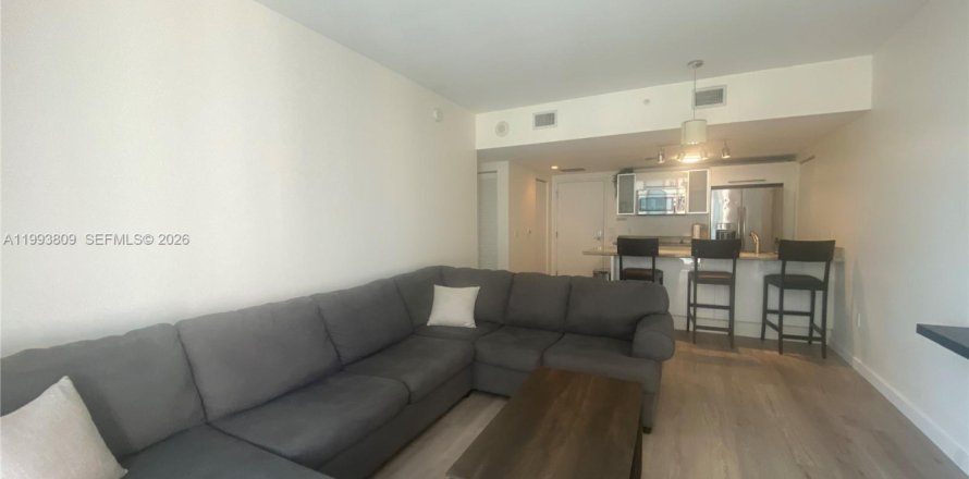 Condominio en Miami, Florida, 1 dormitorio  № 2055502