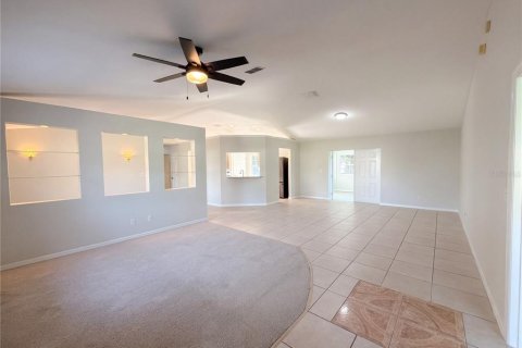 House in Ocala, Florida 3 bedrooms, 195.37 sq.m. № 2403708 - photo 4