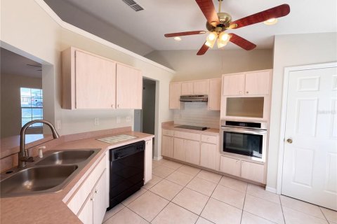 House in Ocala, Florida 3 bedrooms, 195.37 sq.m. № 2403708 - photo 2