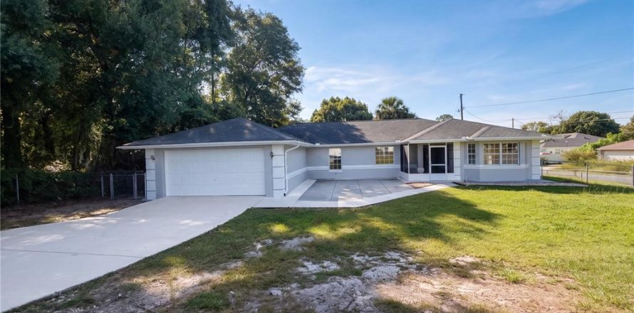 House in Ocala, Florida 3 bedrooms, 195.37 sq.m. № 2403708