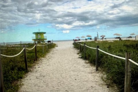 Condominio en alquiler en Miami Beach, Florida, 2 dormitorios, 126.35 m2 № 1931364 - foto 23