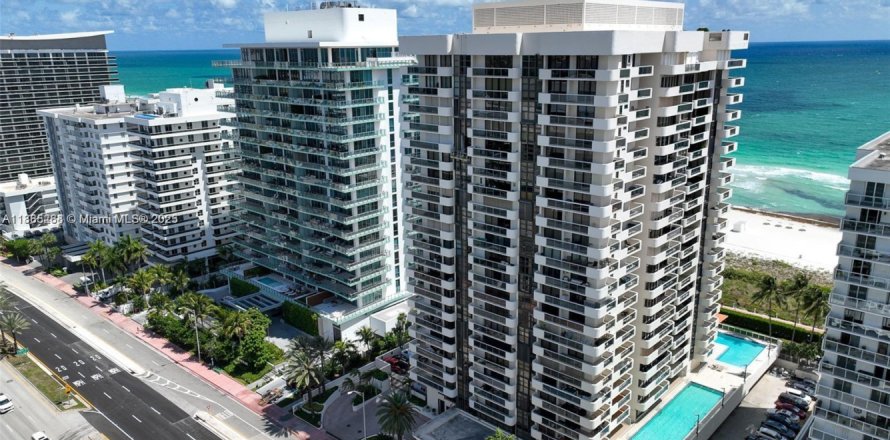 Condominio en Miami Beach, Florida, 2 dormitorios № 1931364