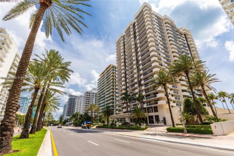 Condominio en alquiler en Miami Beach, Florida, 2 dormitorios, 126.35 m2 № 1931364 - foto 3