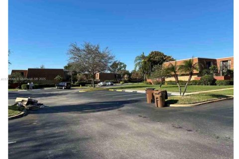 Townhouse in Deerfield Beach, Florida 2 bedrooms, 114.83 sq.m. № 1814561 - photo 1