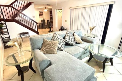 Townhouse in Deerfield Beach, Florida 2 bedrooms, 114.83 sq.m. № 1814561 - photo 3