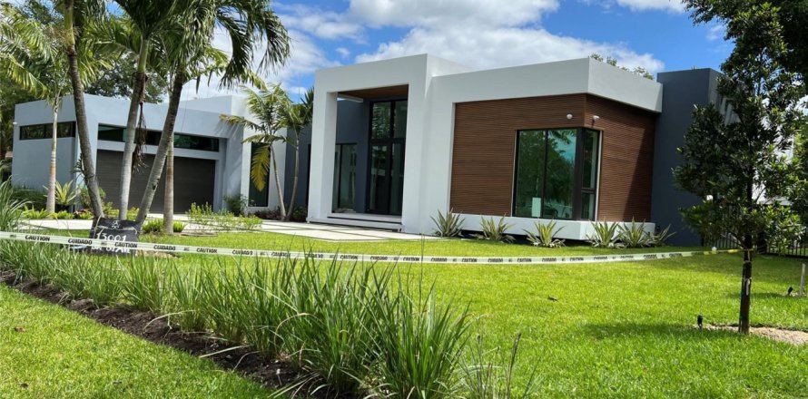 Casa en Pinecrest, Florida 5 dormitorios, 384.06 m2 № 1171372