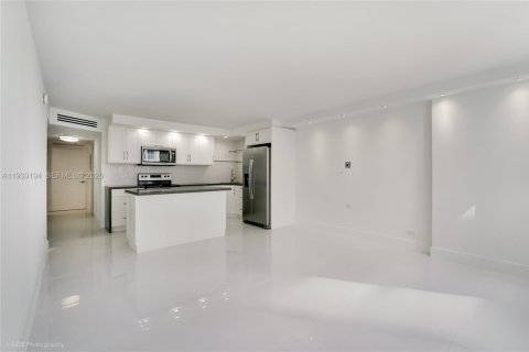 Copropriété à louer à Miami Beach, Floride: 1 chambre, 104.52 m2 № 1996816 - photo 2