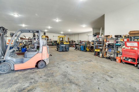Commercial property in Orange City, Florida № 1525691 - photo 8
