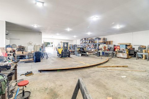 Commercial property in Orange City, Florida № 1525691 - photo 11