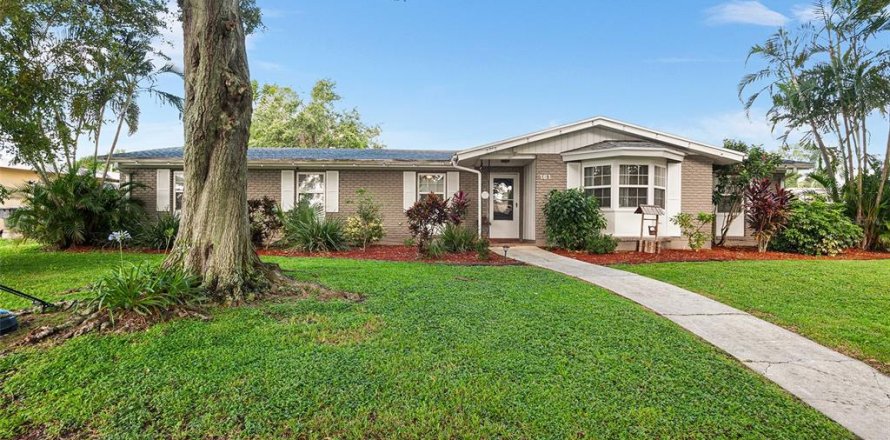 House in Winter Haven, Florida 4 bedrooms, 176.42 sq.m. № 1865856
