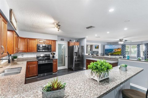 House in Winter Haven, Florida 4 bedrooms, 176.42 sq.m. № 1865856 - photo 9