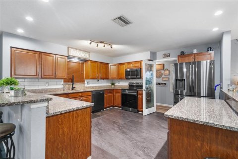 House in Winter Haven, Florida 4 bedrooms, 176.42 sq.m. № 1865856 - photo 10