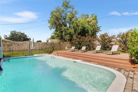 House in Winter Haven, Florida 4 bedrooms, 176.42 sq.m. № 1865856 - photo 2