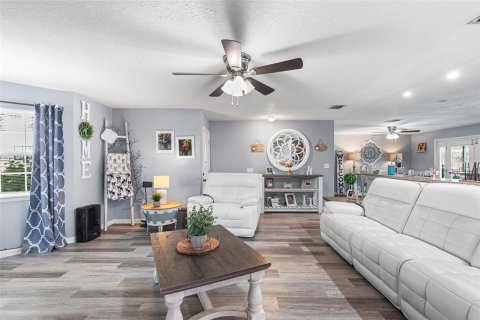 House in Winter Haven, Florida 4 bedrooms, 176.42 sq.m. № 1865856 - photo 7