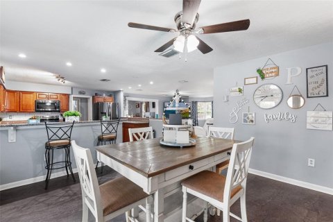 House in Winter Haven, Florida 4 bedrooms, 176.42 sq.m. № 1865856 - photo 15