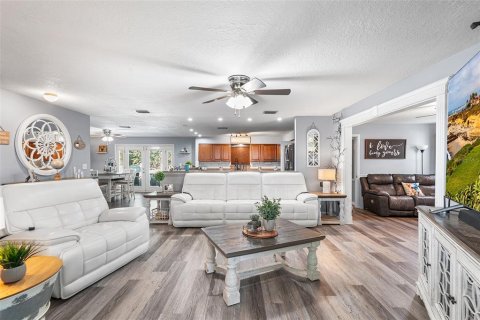 House in Winter Haven, Florida 4 bedrooms, 176.42 sq.m. № 1865856 - photo 8