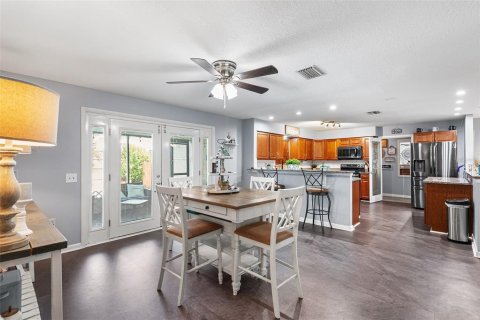 House in Winter Haven, Florida 4 bedrooms, 176.42 sq.m. № 1865856 - photo 13