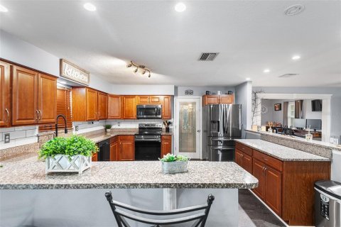 House in Winter Haven, Florida 4 bedrooms, 176.42 sq.m. № 1865856 - photo 12