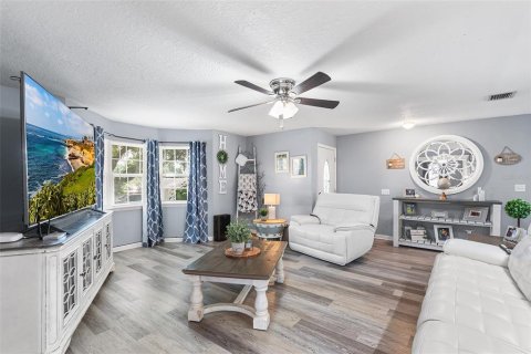 House in Winter Haven, Florida 4 bedrooms, 176.42 sq.m. № 1865856 - photo 6