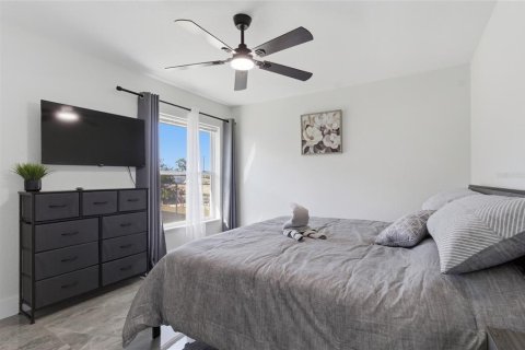 Casa en venta en Cape Coral, Florida, 4 dormitorios, 208.29 m2 № 2233593 - foto 27