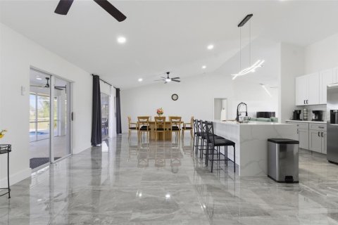 Casa en venta en Cape Coral, Florida, 4 dormitorios, 208.29 m2 № 2233593 - foto 6