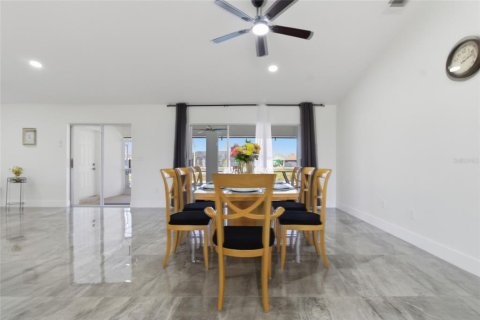 Casa en venta en Cape Coral, Florida, 4 dormitorios, 208.29 m2 № 2233593 - foto 14