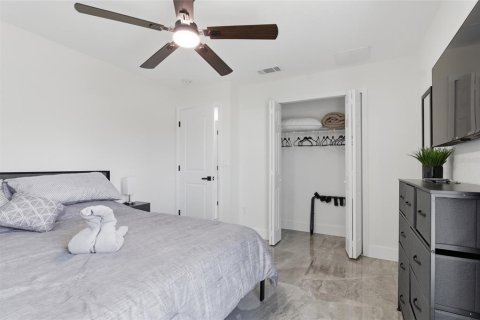 Casa en venta en Cape Coral, Florida, 4 dormitorios, 208.29 m2 № 2233593 - foto 28
